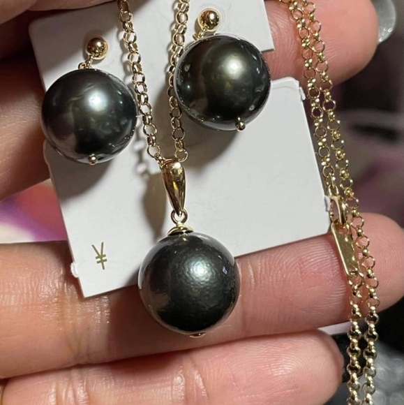 Black South Sea Pearls with 18 Kt Gold - Picture 2 of 2